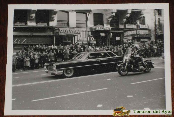 3 antiguas fotografias de motoristas de la guardia real a su paso por la gran via madrile�a 11 x 7