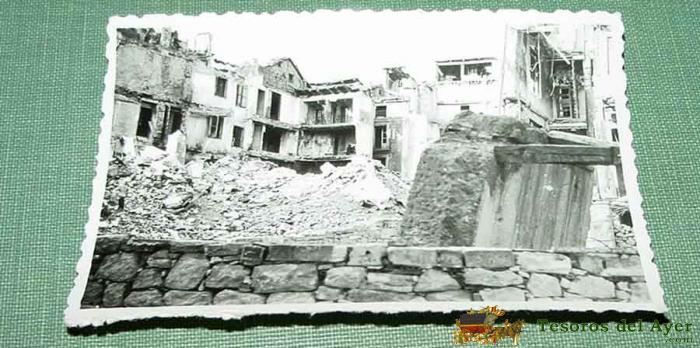 Antigua fotografia de las ruinas de la ciudad de teruel - plena guerra civil - zona de actuación de 