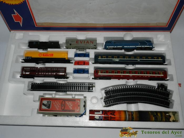 TesorosDelAyer.com · JUGUETES ANTIGUOS · TRENES · ANTIGUO TREN ELECTRICO HO A BATERIA, DE LIMA, CON LOCOMOTORA, 6 VAGONES, COCHES, VIAS, ACCESORIOS ETC. EN SU CAJA ORIGINAL NUEVO DE ALMACEN,